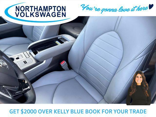 used 2020 Toyota Highlander Hybrid car, priced at $27,082