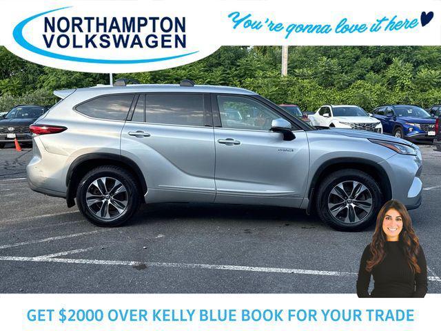 used 2020 Toyota Highlander Hybrid car, priced at $27,082