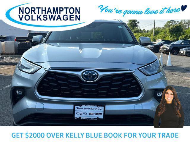 used 2020 Toyota Highlander Hybrid car, priced at $27,082