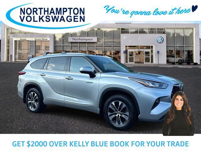 used 2020 Toyota Highlander Hybrid car, priced at $27,082