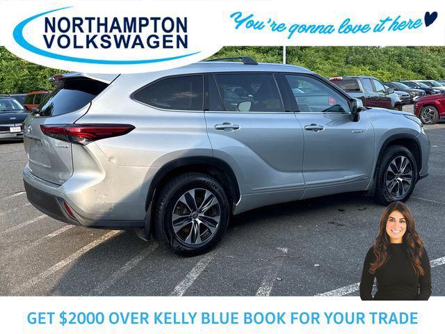 used 2020 Toyota Highlander Hybrid car, priced at $27,082