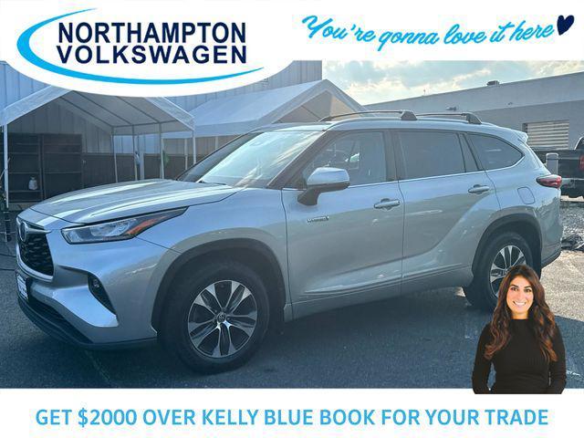 used 2020 Toyota Highlander Hybrid car, priced at $27,082