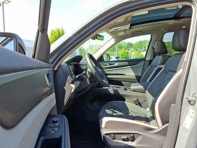 new 2025 Volkswagen Atlas car, priced at $43,745