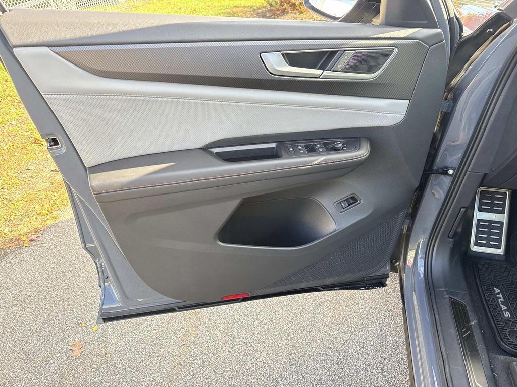 new 2025 Volkswagen Atlas car, priced at $46,245