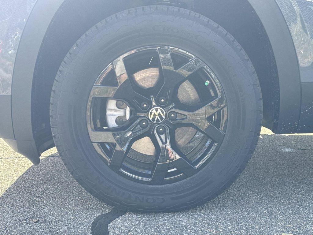 new 2025 Volkswagen Atlas car, priced at $46,245