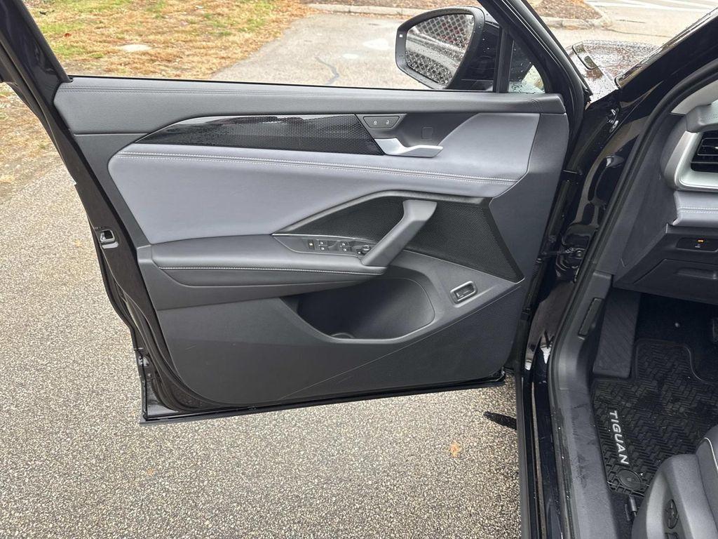 new 2025 Volkswagen Tiguan car, priced at $36,542