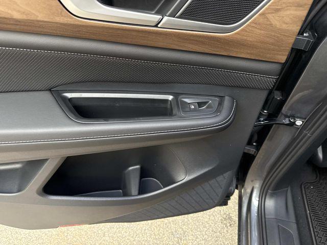 new 2025 Volkswagen Atlas car, priced at $43,283