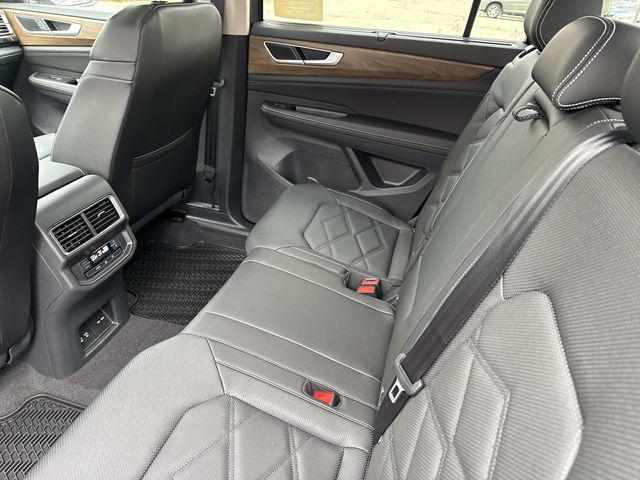 new 2025 Volkswagen Atlas car, priced at $43,283