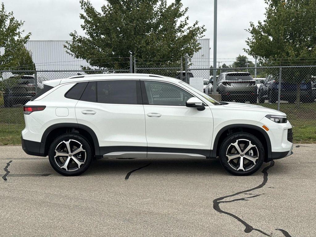 new 2025 Volkswagen Tiguan car, priced at $35,534