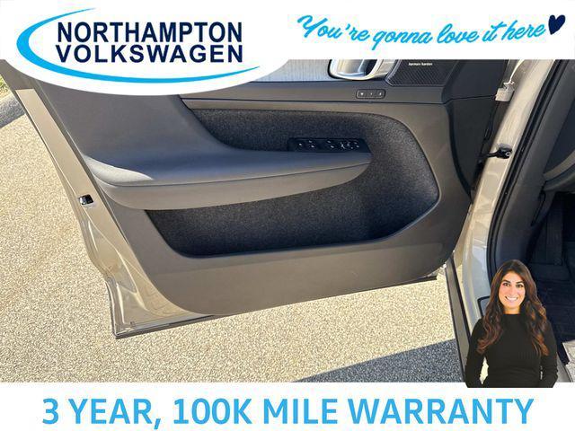 used 2025 Volvo XC40 car, priced at $38,998