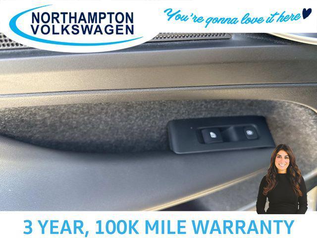 used 2025 Volvo XC40 car, priced at $38,998