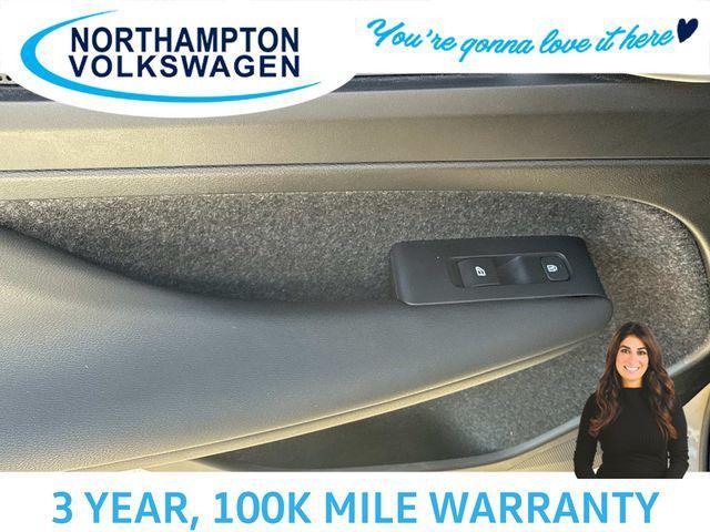 used 2025 Volvo XC40 car, priced at $38,998