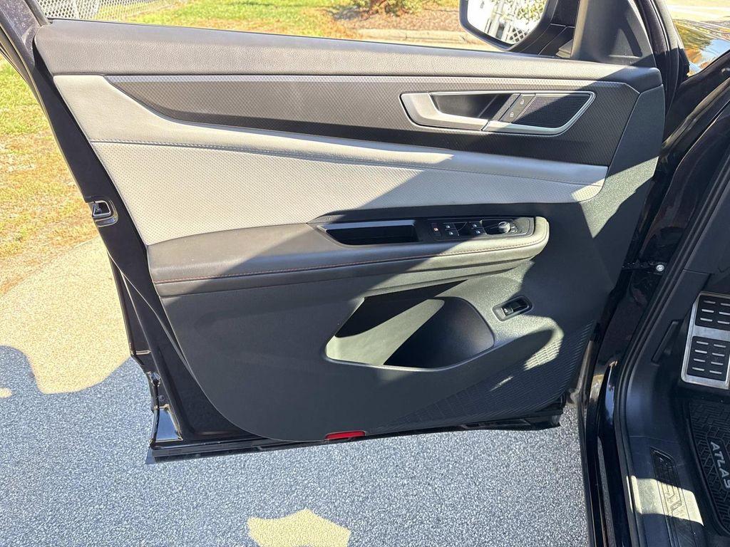 used 2025 Volkswagen Atlas car, priced at $40,985