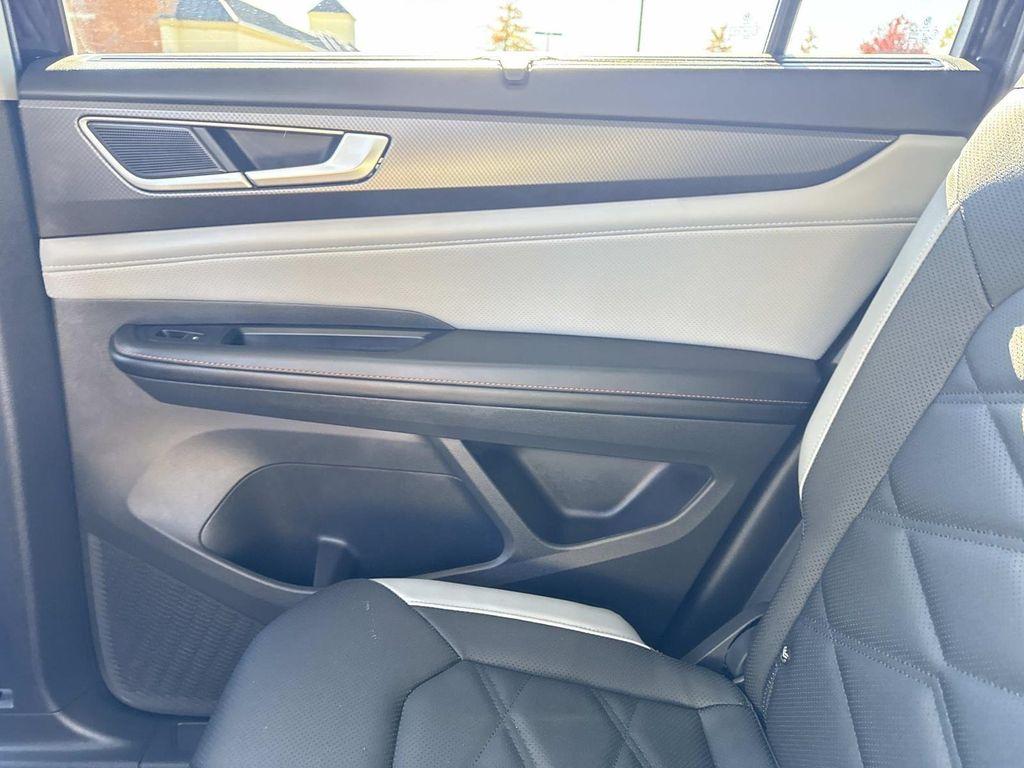 used 2025 Volkswagen Atlas car, priced at $40,985