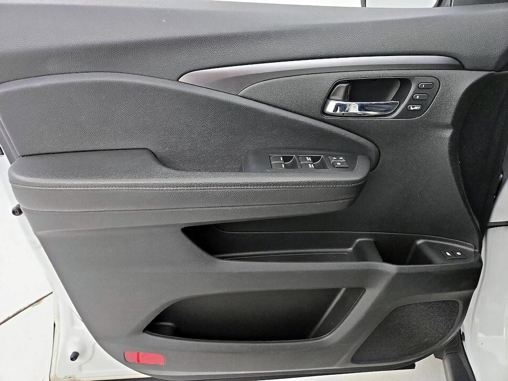 used 2022 Honda Pilot car, priced at $35,998
