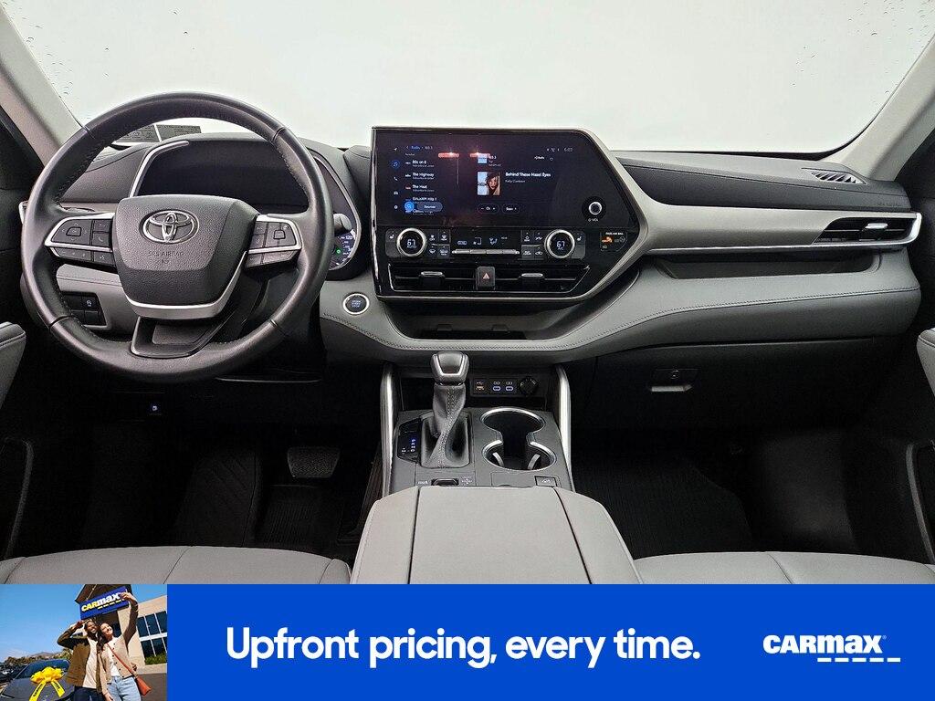 used 2023 Toyota Highlander car, priced at $42,998
