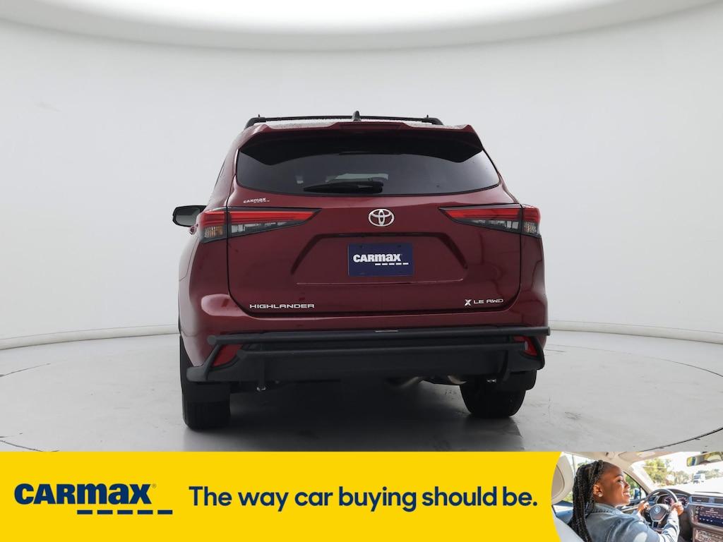 used 2022 Toyota Highlander car, priced at $37,998