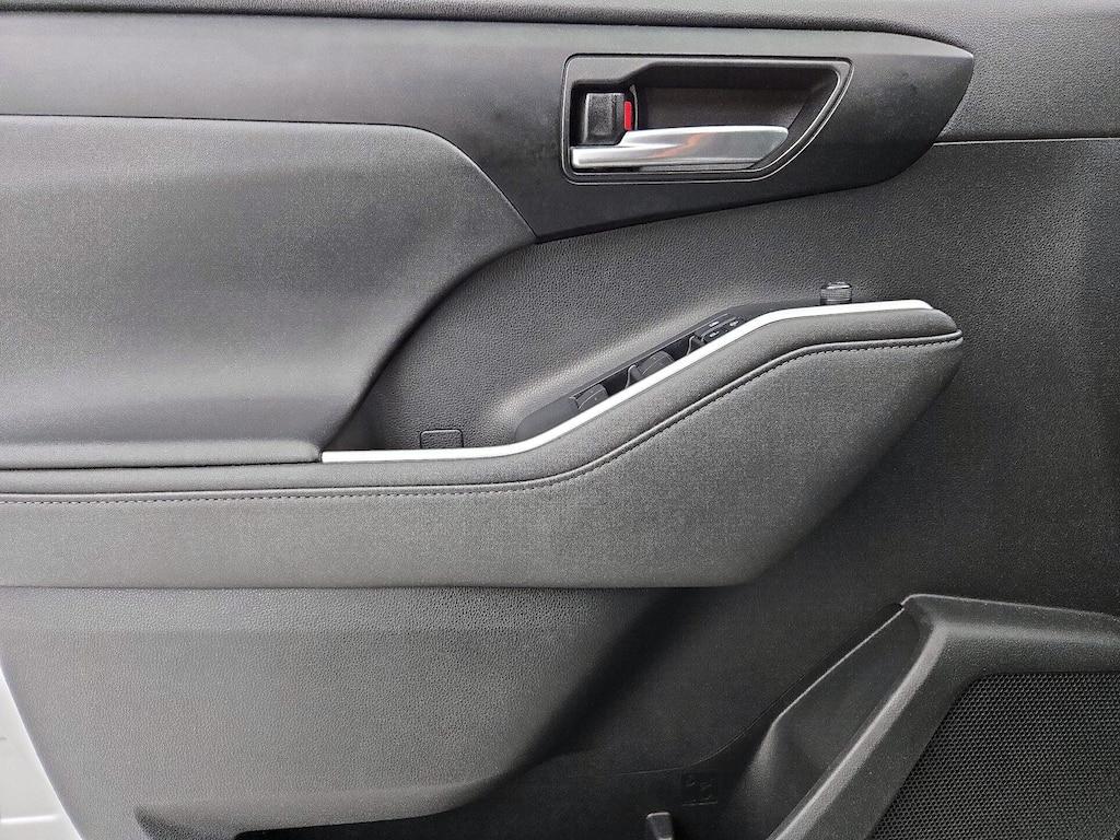 used 2020 Toyota Highlander car, priced at $34,998