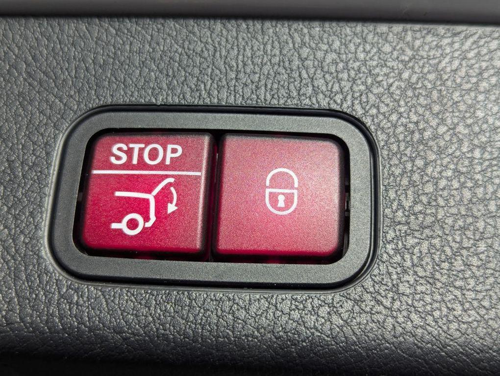 used 2021 Mercedes-Benz GLB 250 car, priced at $26,952