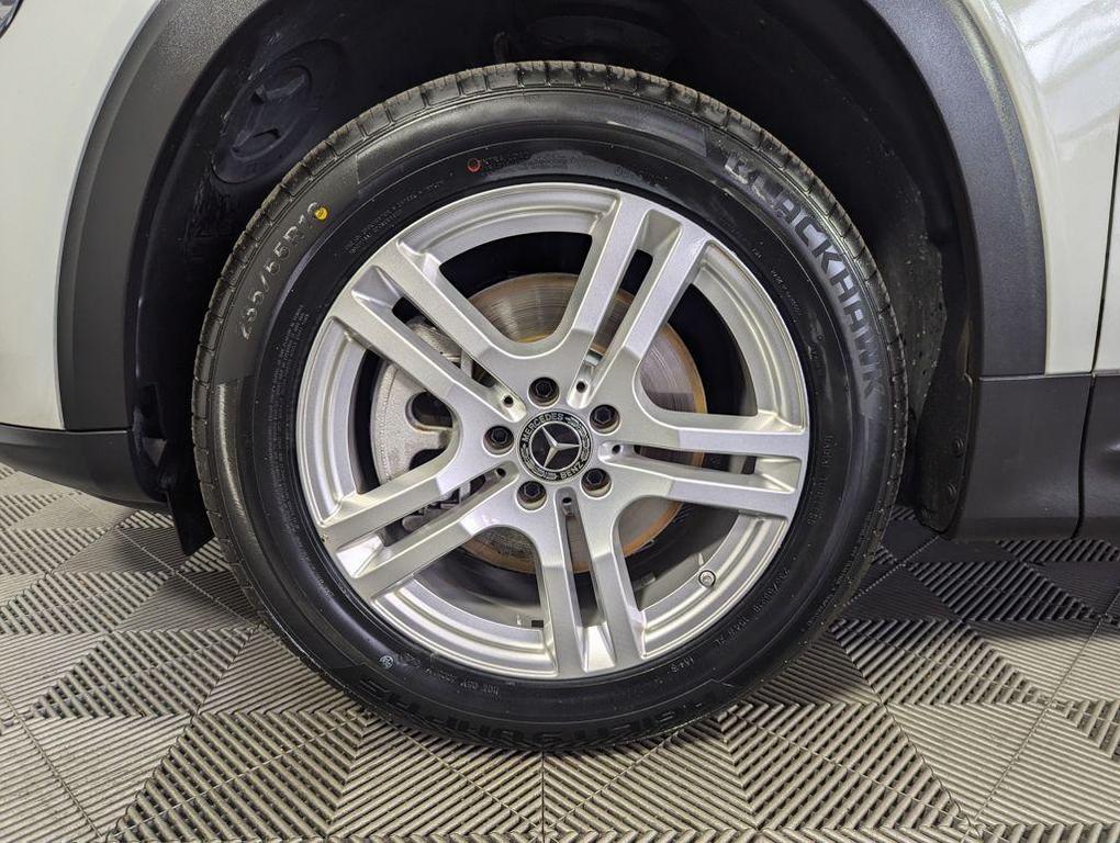 used 2021 Mercedes-Benz GLB 250 car, priced at $23,989