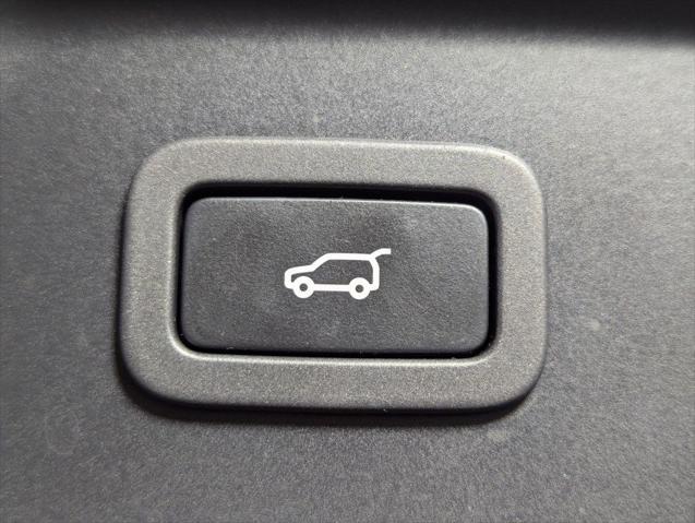 used 2020 Land Rover Range Rover Velar car, priced at $28,869