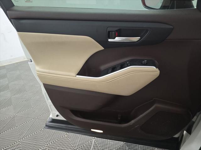 used 2020 Toyota Highlander car, priced at $29,860