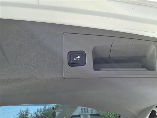 used 2022 Cadillac XT5 car, priced at $33,985