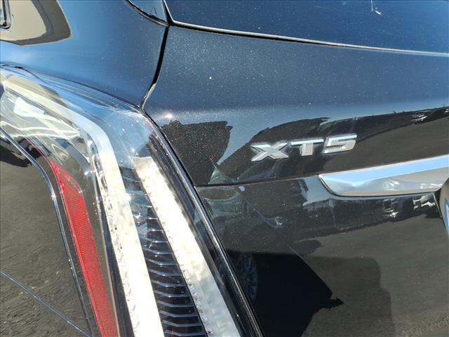 used 2022 Cadillac XT5 car, priced at $37,985