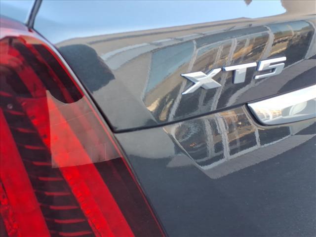 used 2022 Cadillac XT5 car, priced at $31,585