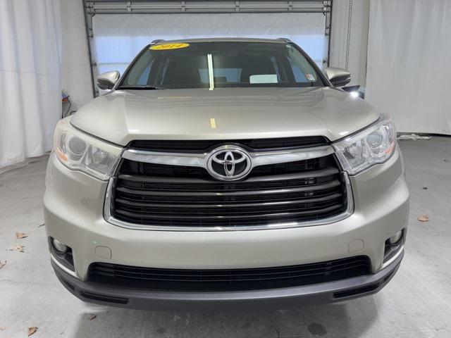 used 2014 Toyota Highlander car, priced at $12,995