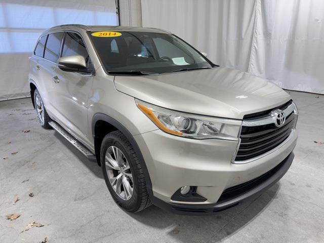 used 2014 Toyota Highlander car, priced at $12,995