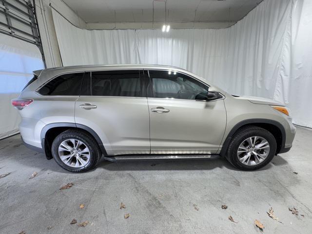 used 2014 Toyota Highlander car, priced at $12,995