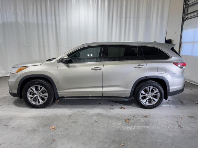 used 2014 Toyota Highlander car, priced at $12,995