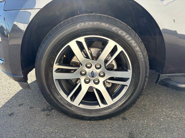 used 2024 Ford Expedition car, priced at $50,945