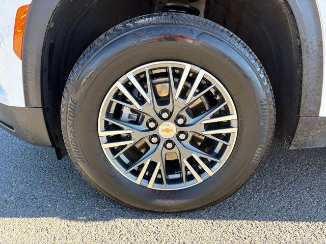 used 2024 Chevrolet Traverse car, priced at $32,988