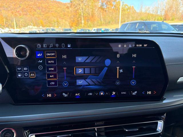 used 2024 Chevrolet Traverse car, priced at $32,988