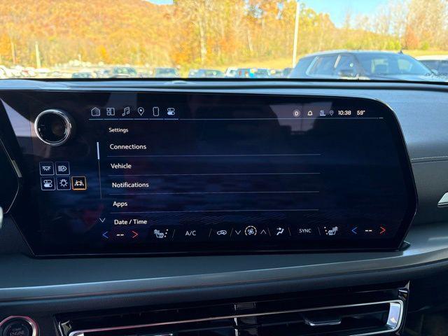 used 2024 Chevrolet Traverse car, priced at $32,988