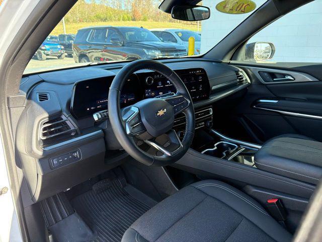 used 2024 Chevrolet Traverse car, priced at $32,988