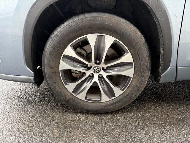 used 2020 Toyota Highlander car, priced at $27,868