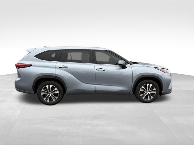 used 2020 Toyota Highlander car, priced at $27,868