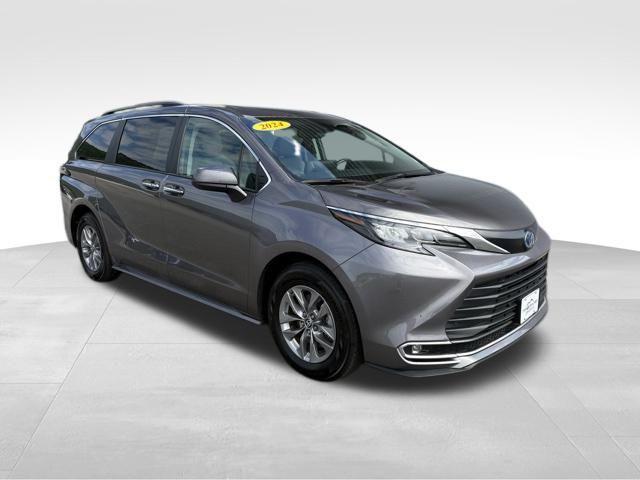 used 2024 Toyota Sienna car, priced at $40,900