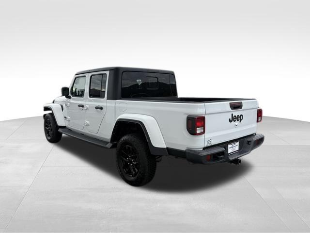 used 2022 Jeep Gladiator car, priced at $28,433