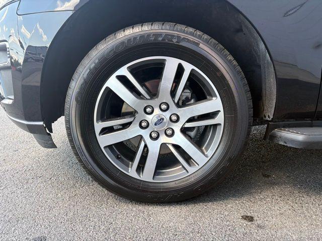 used 2024 Ford Expedition car, priced at $59,088