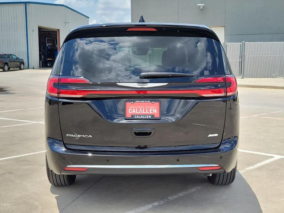 new 2024 Chrysler Pacifica car, priced at $43,026