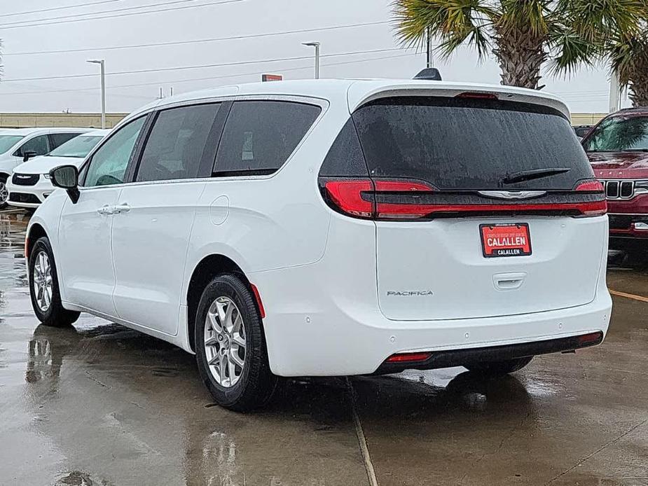 new 2024 Chrysler Pacifica car, priced at $39,859
