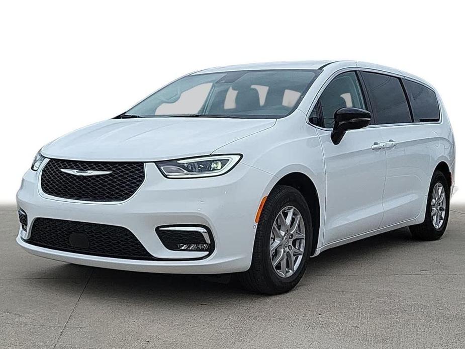 new 2024 Chrysler Pacifica car, priced at $39,859