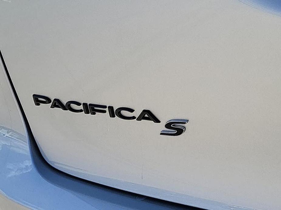 new 2024 Chrysler Pacifica car, priced at $40,747