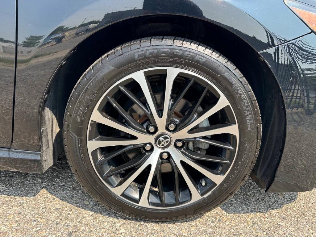 used 2018 Toyota Camry Hybrid car, priced at $17,995