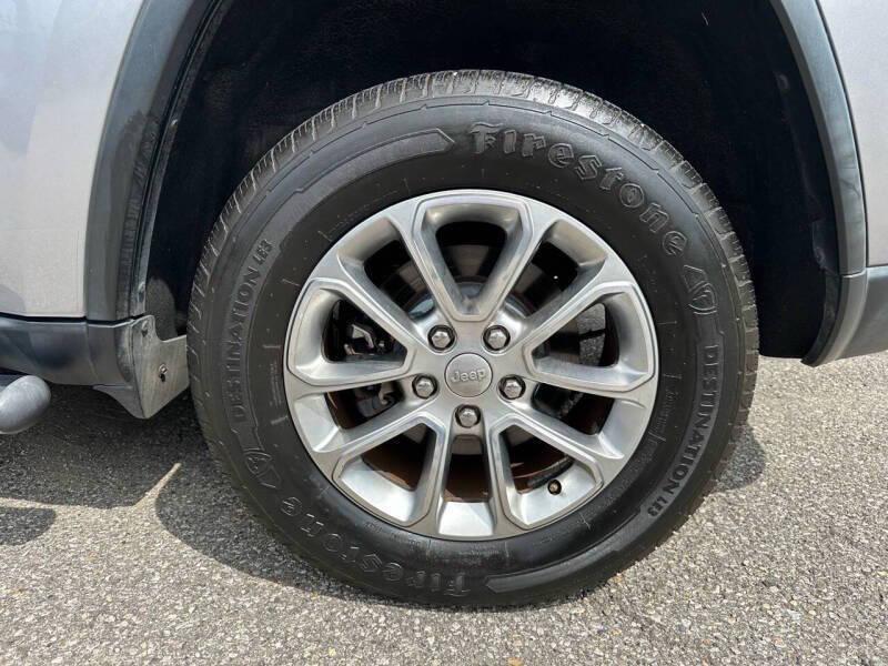 used 2015 Jeep Grand Cherokee car, priced at $13,995