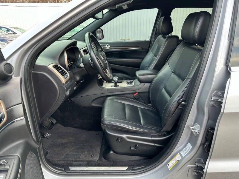 used 2015 Jeep Grand Cherokee car, priced at $13,995